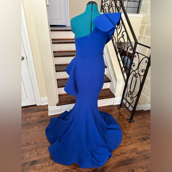 Designer dress, only worn once! Excellent condition. - Picture 3 of 6